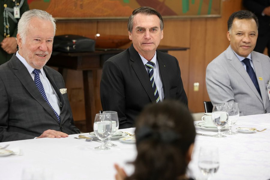 Após polêmicas, governo Bolsonaro escala militar para coordenar redes sociais