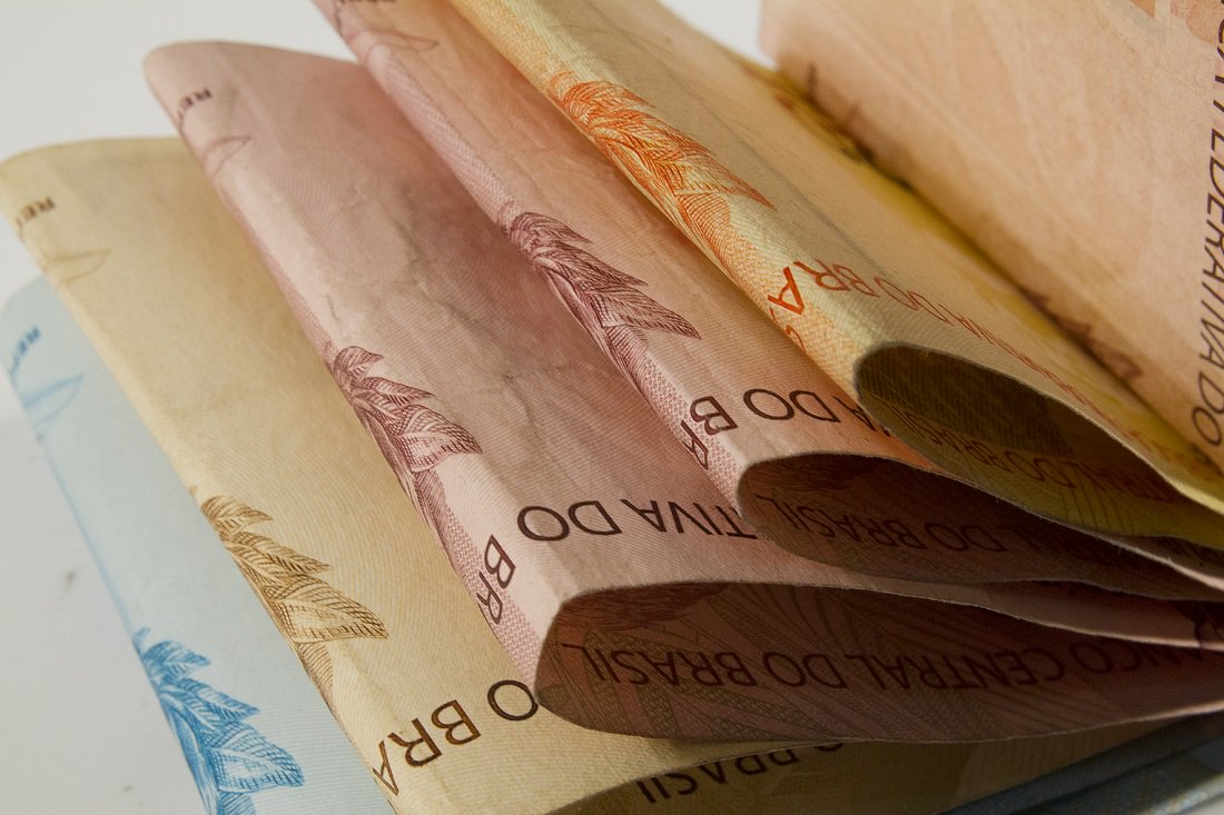 Salário mínimo em fevereiro deveria ser de R$ 4.052,65, diz Dieese
