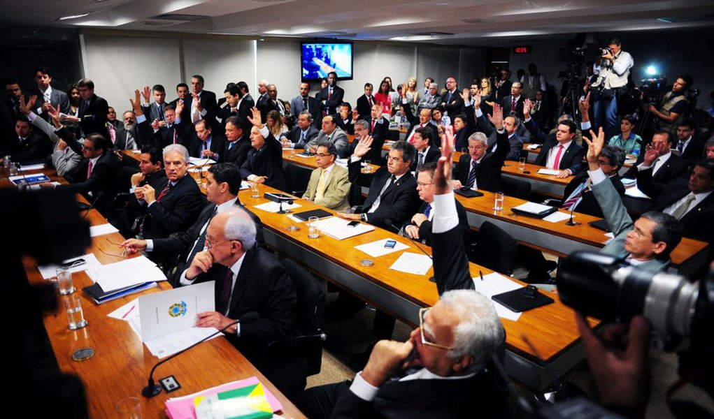 CPI do Cachoeira deve ter sobrevida de 30 dias