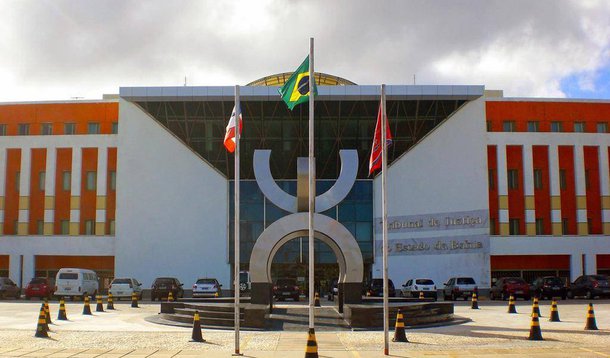 TJ-BA tem déficit de quase 2 mil oficiais de Justiça