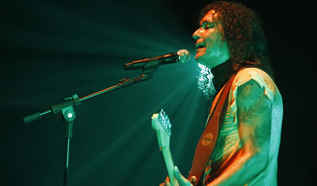 Recife recebe Luiz Caldas