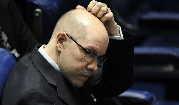 Demóstenes é afastado e sofre processo disciplinar