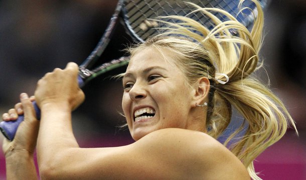 Com show de Sharapova, Rússia atropela Espanha no tênis