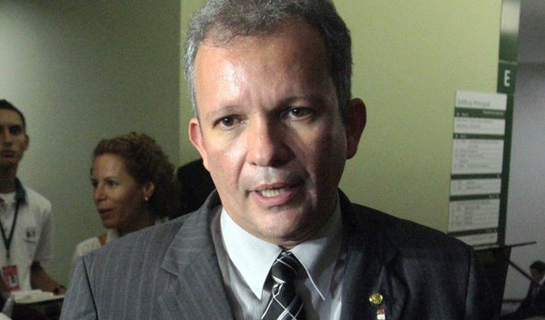 Pedetista admite que partido avalia saída de Lupi