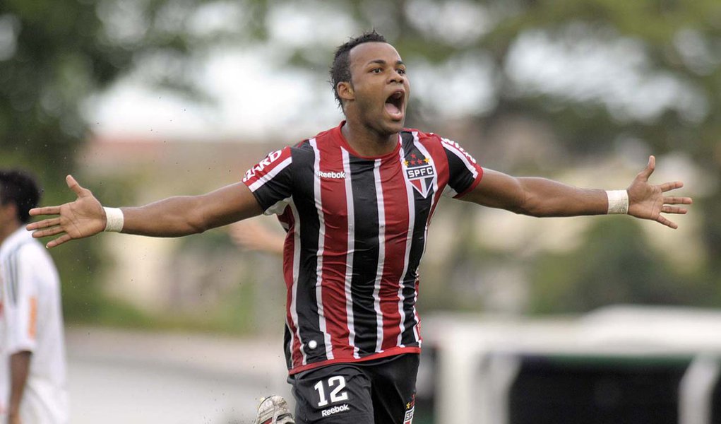 Em jogo de seis gols, São Paulo e Palmeiras empatam