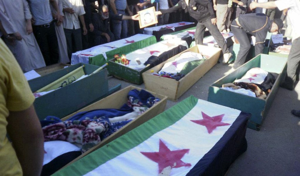 Combates e repressão já mataram mais de 14 mil na Síria