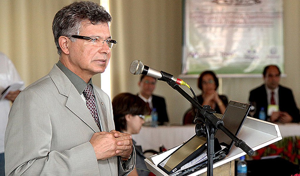 Elias Gomes promete inaugurar uma obra por dia até 30 de janeiro de 2012