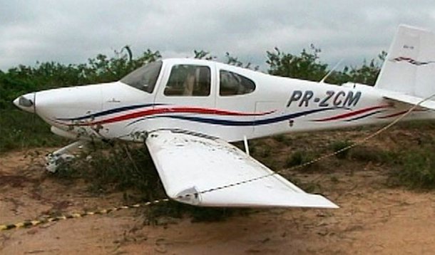 Ex-político se joga de avião