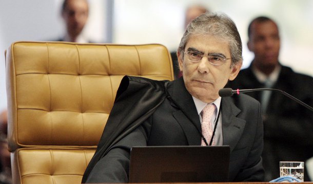 Data do mensalão no STF é vitória de Ayres Britto