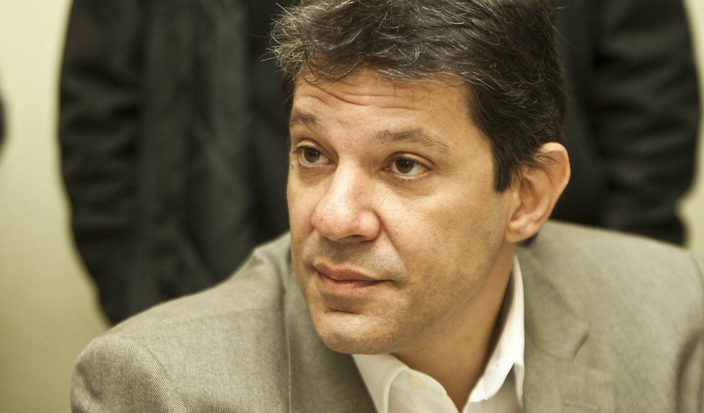 Justiça eleitoral multa Haddad por propaganda antecipada