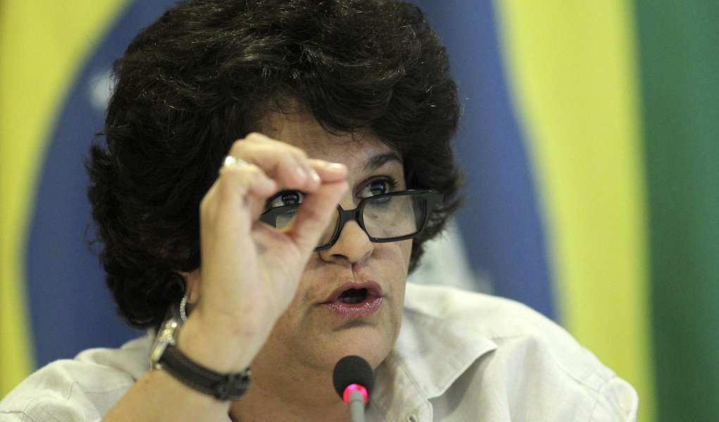 Governo vai dialogar sobre Código Florestal, diz ministra