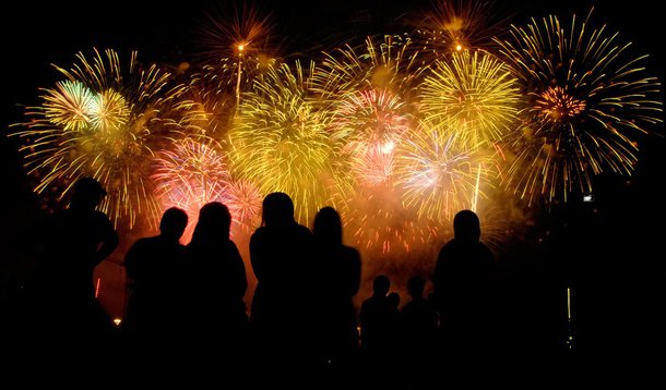 Costa suspende licitação dos fogos do Carnaval