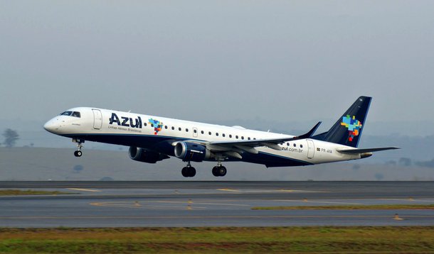 Avião da Azul tem problema em trem de pouso