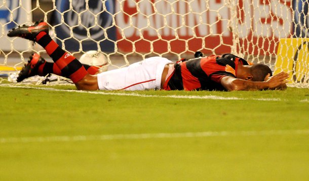 Após perder gol, Deivid faz a felicidade de vascaínos e tuiteiros