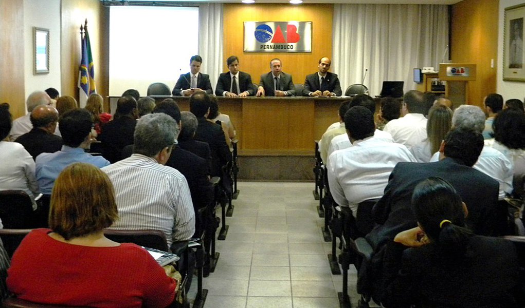 OAB-PE discute piso salarial para a classe