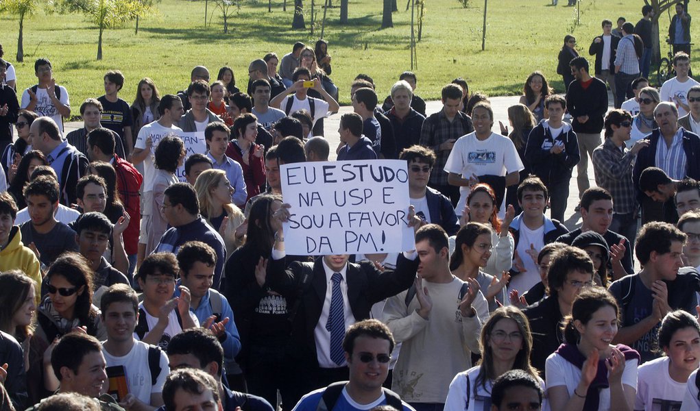 Maioria dos alunos da USP apoia PM no campus