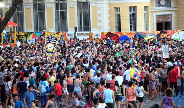 Folia injeta R$ 600 milhões na economia do Recife