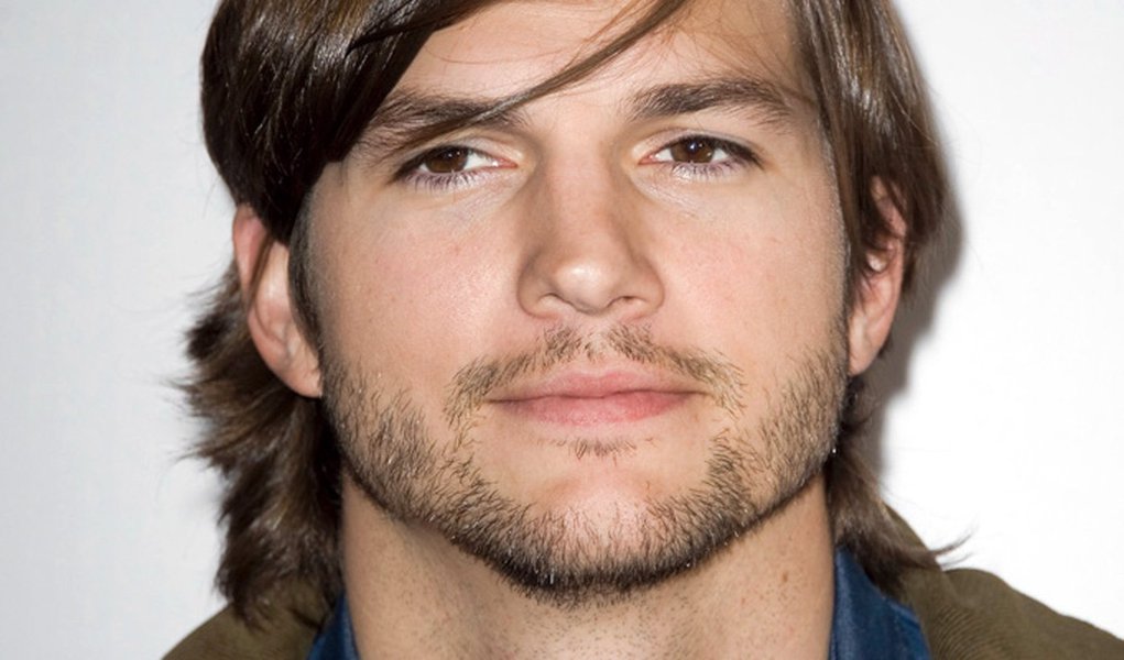 Após polêmicas, Ashton Kutcher sai do Twitter