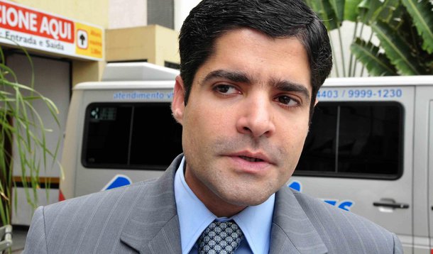 Oposição promete "plantão" por queda de Lupi