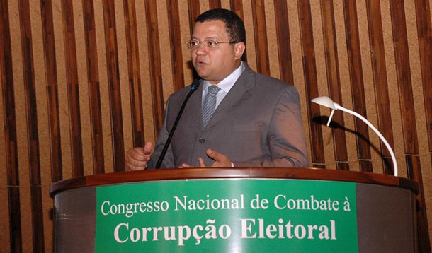“Os eleitores vão votar às cegas”