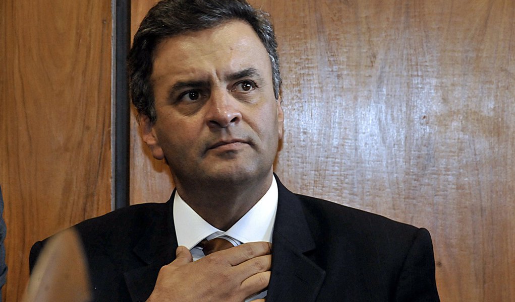 Aécio falta à festa de Sérgio Guerra