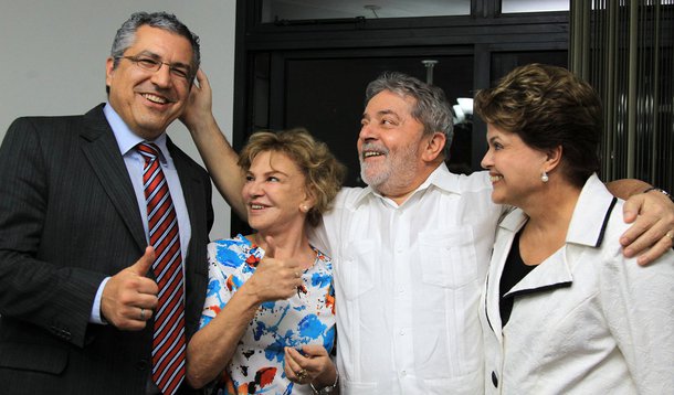 Dilma diz que Lula está muito bem