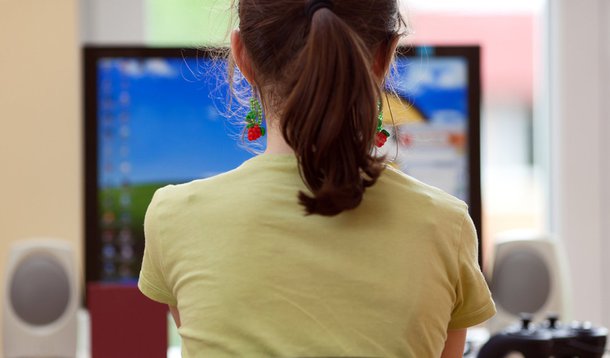 Maioria dos pais acha que filhos usam internet com segurança