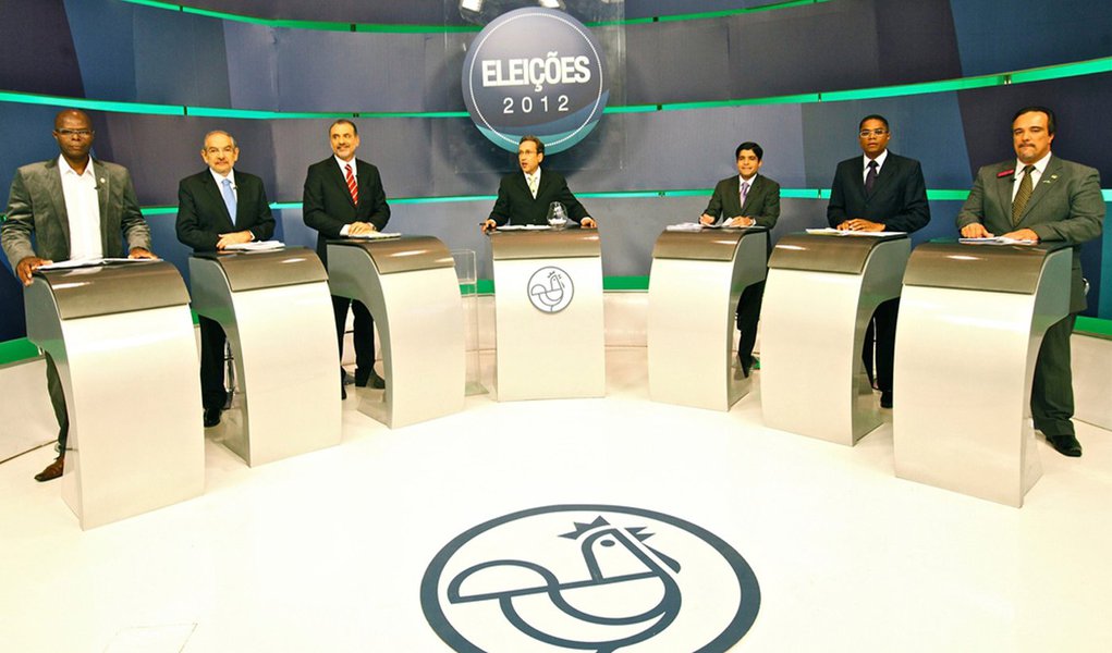 "Existe um jogo combinado entre alguns candidatos"