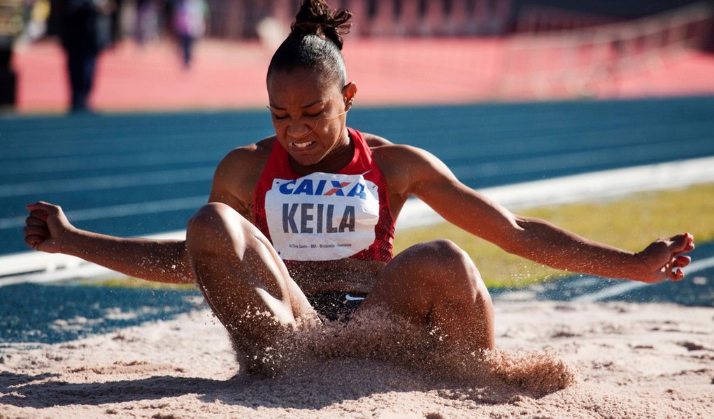 Keila Costa garante vaga no triplo