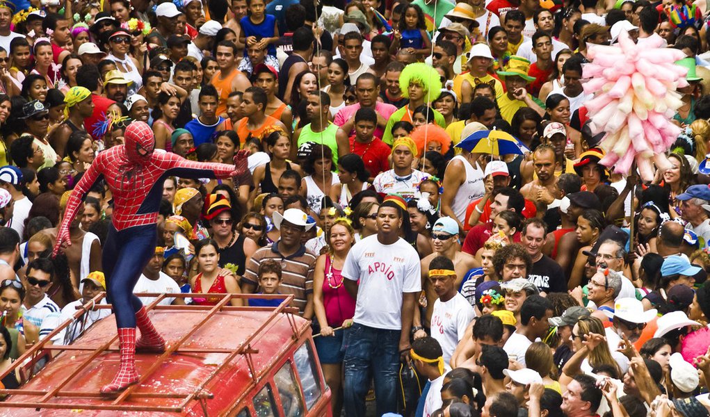 Superpoderes, piriguetes e cafusús tomam as ladeiras de Olinda
