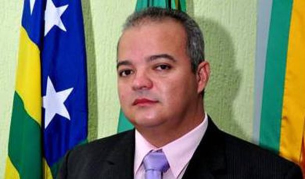 Prefeito de Guapó tem casa invadida e vira refém
