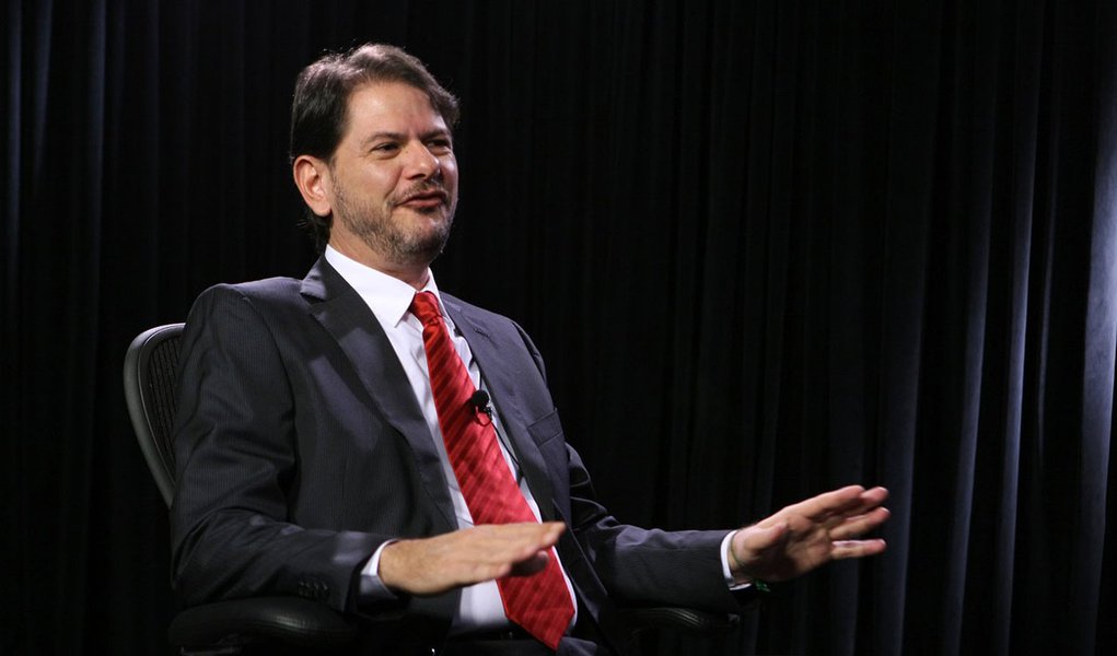 Cid Gomes apoia Dilma e freia planos de Eduardo 
