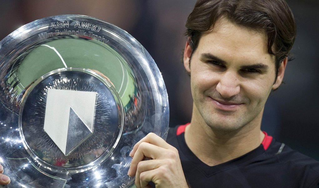 Federer bate Del Potro e fatura título em Roterdã