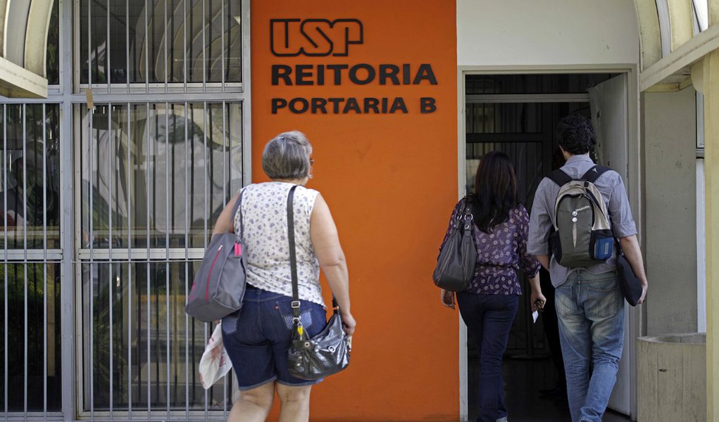 Após decreto de greve, USP tem dia normal