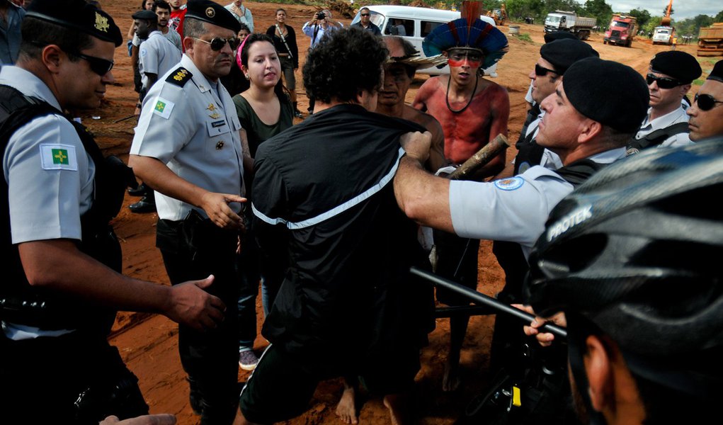 Com resistência de índios, obras recomeçam no setor Noroeste, em Brasília