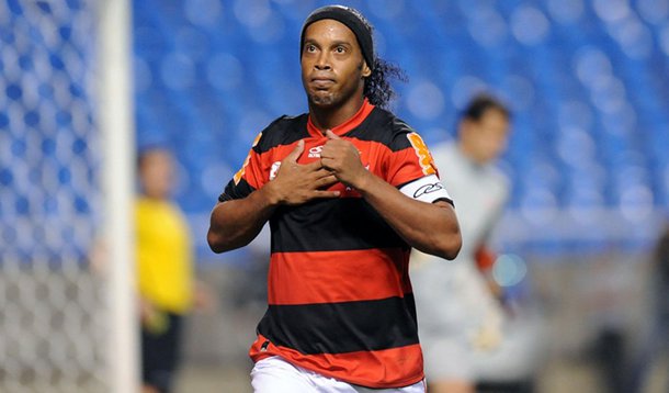Ronaldinho agradece Flamengo no Facebook