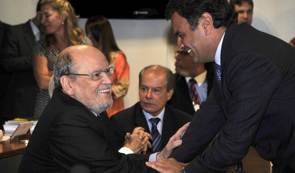 Aécio: demissão de Sepúlveda contradiz faxina
