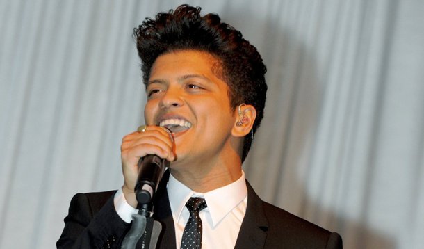 Bruno Mars lança hit meloso na trilha de Amanhecer