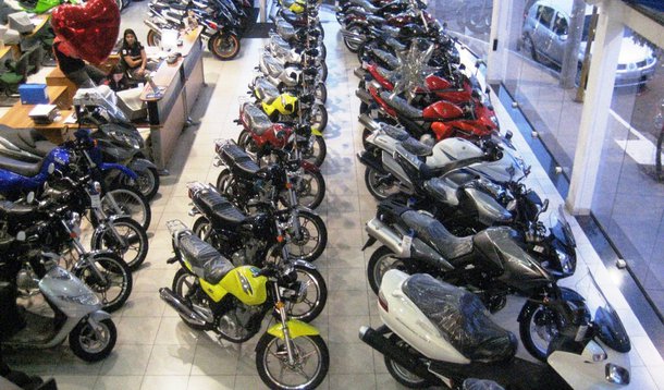 Em nome da indústria, governo eleva IPI de motos e eletrônicos