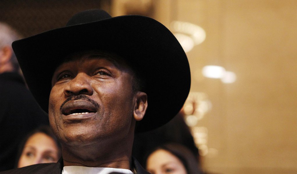 Ex-boxeador Joe Frazier morre de câncer, aos 67 anos