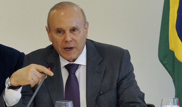 Corte abre espaço para juros menores, diz Mantega