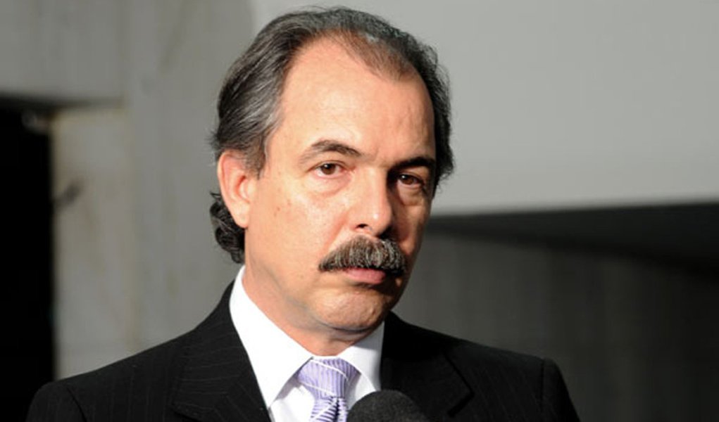 Exclusivo: o duro alerta da Motorola a Mercadante