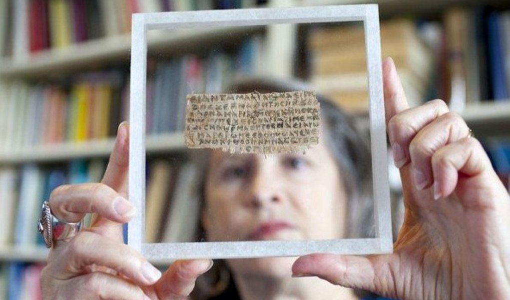 Papiro sobre "mulher de Jesus" é falso, diz Vaticano
