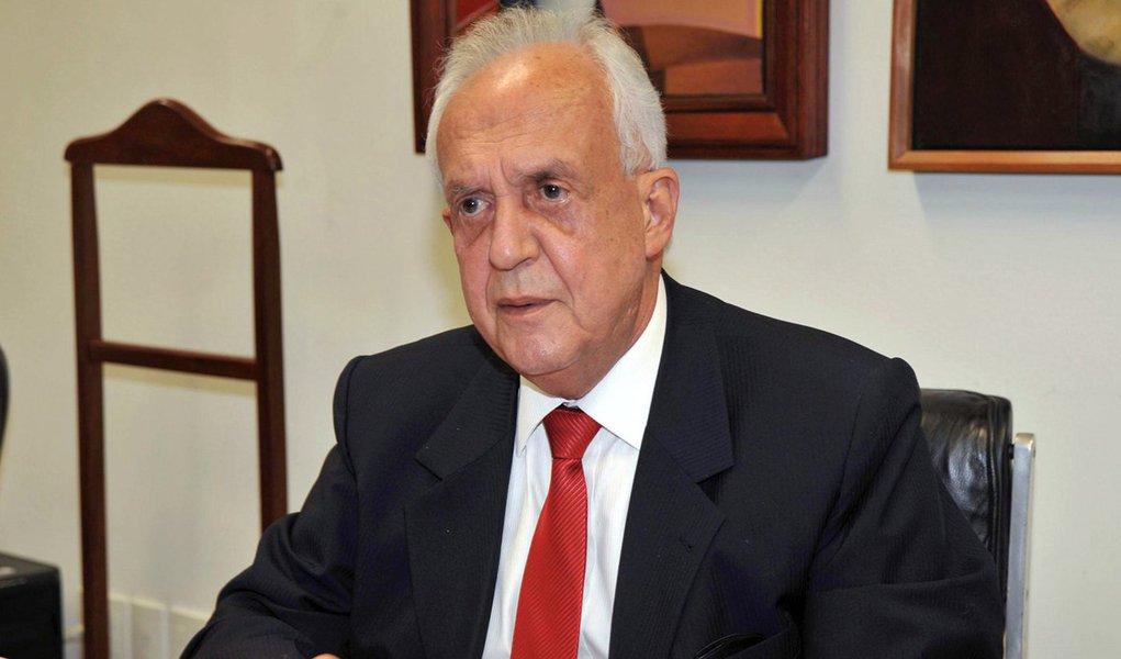 Jarbas atira e os alvos visados são o PT e o PSDB