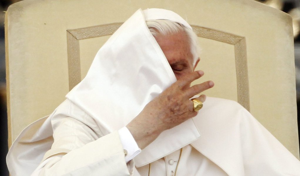Envergonhado, Papa fala pela 1ª vez sobre Vatileaks