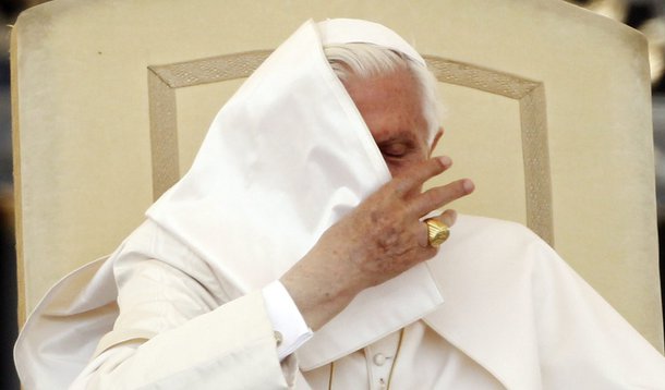 Envergonhado, Papa fala pela 1ª vez sobre Vatileaks