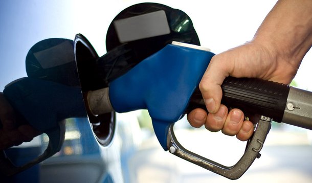 Brasileiro está entre os que pagam mais caro por gasolina