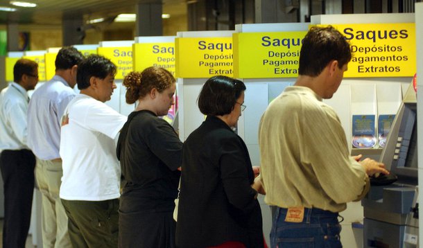 Bancários voltam ao trabalho nesta quinta