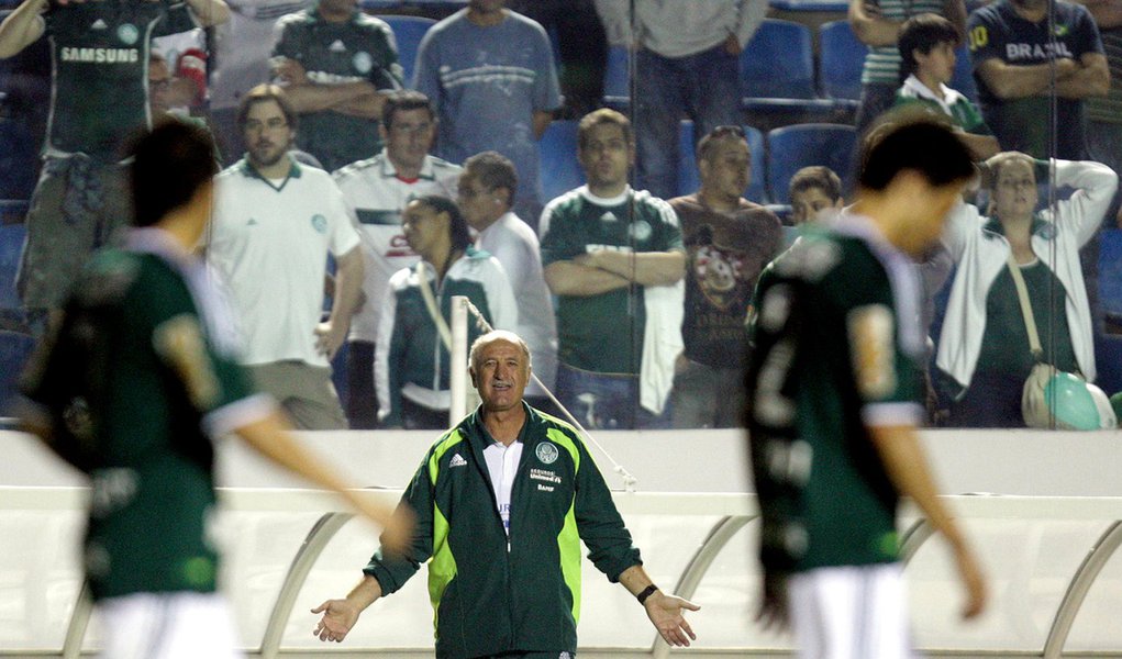 Em mais um vexame, Palmeiras perde do Coritiba