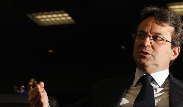 Beija-mão: termômetro para João da Costa